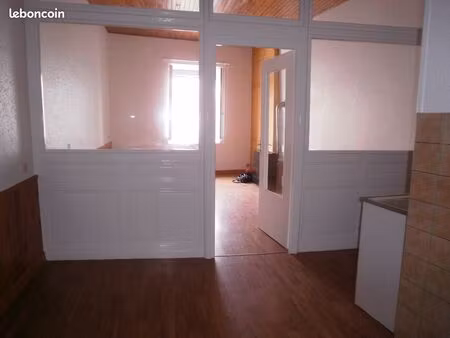 pontarlier f1 31 m2 très bien situé avec parking