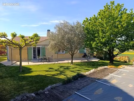 maison de plain pied vue/ secteur calme/ spacieuse