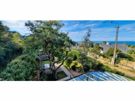 jolie maison en pierre vue mer