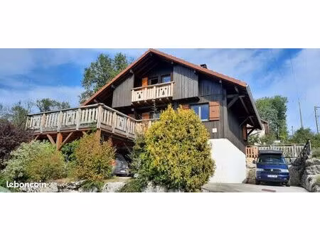 chalet sur les hauteurs de villers-le-lac