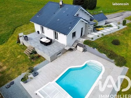 propriété 5 pièces 145 m²