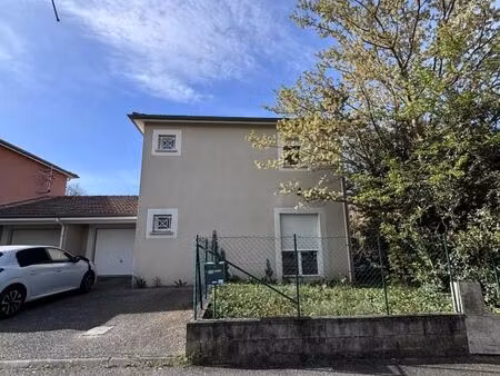 villa 4 pièces 82 m²