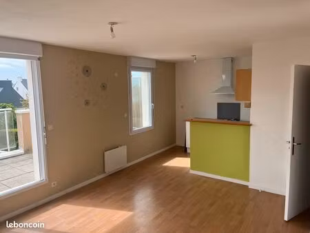 t3 en duplex centre-bourg avec grand balcon plein sud et parking privé