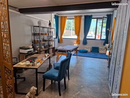 local lumineux de 80 m2 sur rue passante