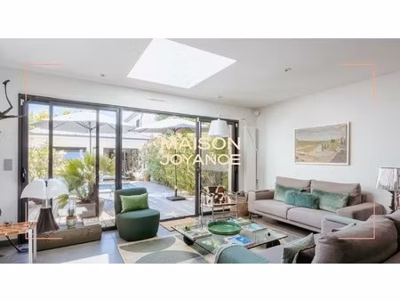 maison contemporaine à vendre dans le quartier caudéran-barrière judaïque