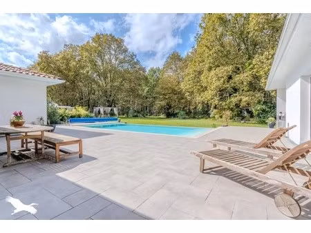 maison de luxe à vendre dans le quartier rejouit