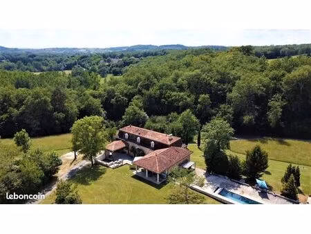 propriété 7 pièces 212 m²