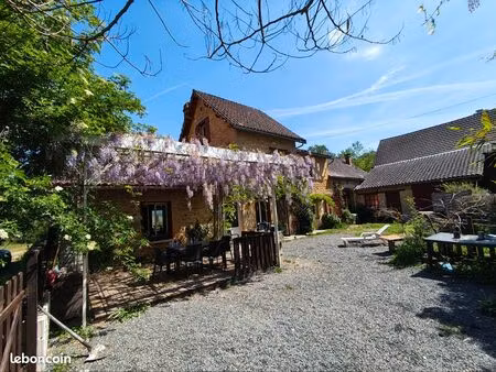 grande maison en pierre près de sarlat  périgord noir