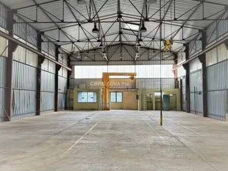 local d'activité 940 m²