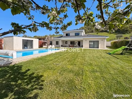 maison 10 pièces 181 m²