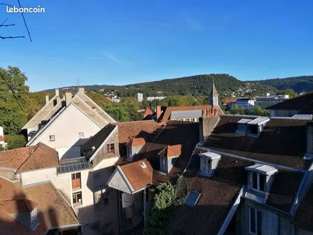 t2 avec vue et petit balcon