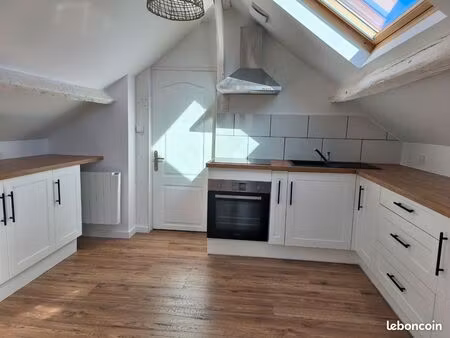 studio meublé – centre-ville ézy-sur-eure – parking