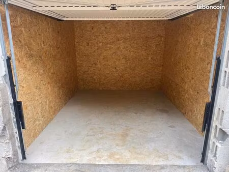 box de stockage à louer - 12m2 / 36m3 - 70/mois