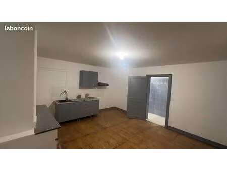 studio très lumineux refait à neuf