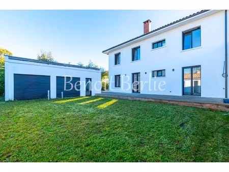maison contemporaine à vendre dans le quartier loustalot