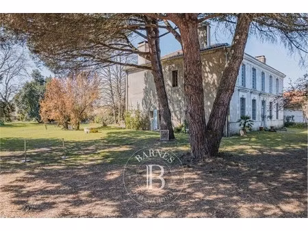 hôtel particulier à vendre dans le quartier aiguillon-port