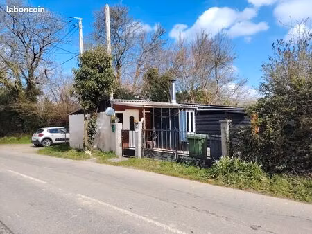 vends batiment habitable avec terrain de 1000m2