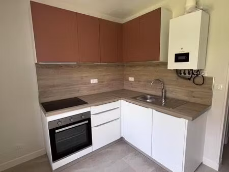 res le saintonge - f3 bis refait a neuf