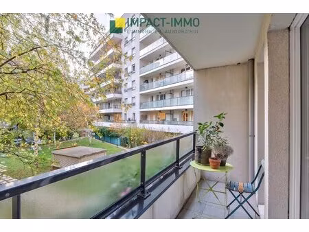 a vendre 3 pieces balcons cave et parking en bon etat