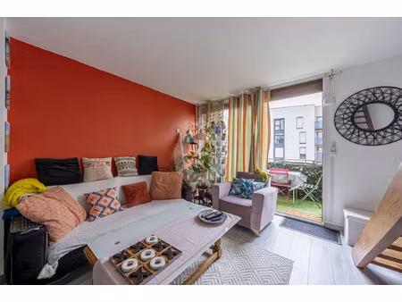 coup de coeur assuré : duplex rénové avec balcon végétalisé