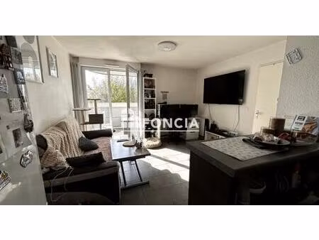 eysines beau t2 de 42 m2 avec balcon et parking vendu loué