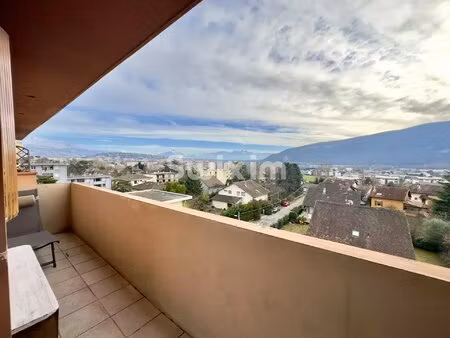 ambilly - appartement 3 pièces traversant en dernier étage