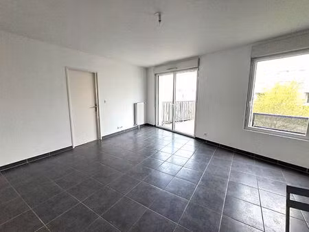 appartement nantes 2 pièces avec balcon et parking