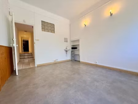 location locaux professionnels à six-fours-les-plages (83140)  nan €