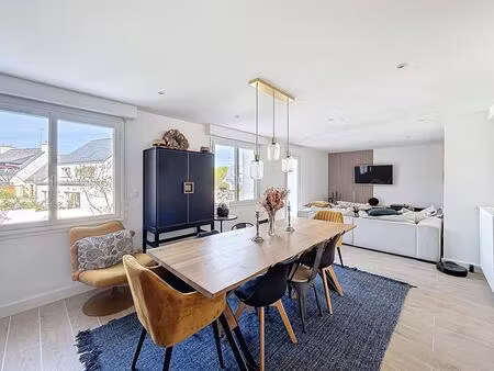 ploemeur : grande maison rénovée avec fort potentiel en centre-ville