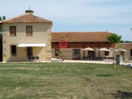 grande maison familiale avec piscine et belles vues