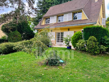 propriété dans un cadre résidentiel à 15 min des hubs écon