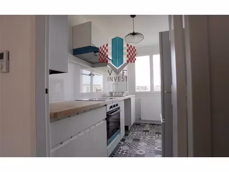 t3 meublé  rénové  place de parking extérieure  colocation