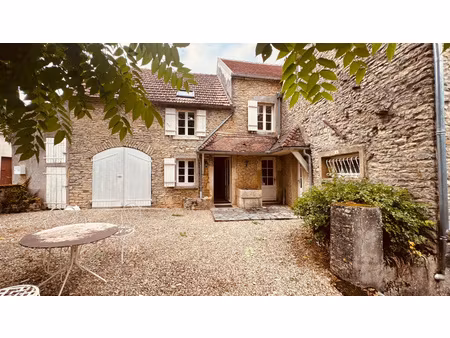 maison en pierres apparentes à vendre dans le secteur d' asquins ( 89) au prix de 171 200 