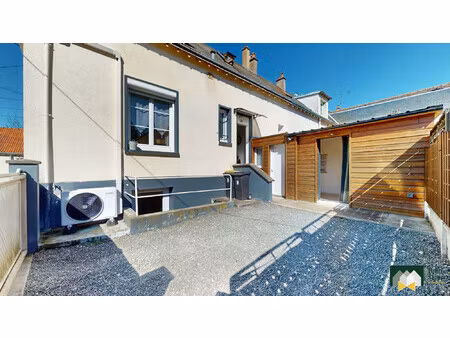 chartres - maison de ville avec cour et sous-sol total