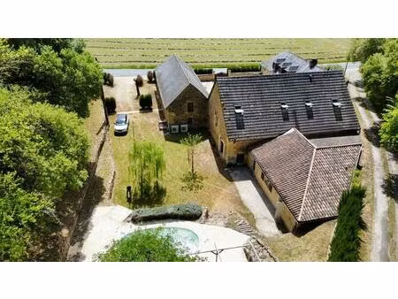 superbe propriété en pierre rénovée – charme  volumes et multiples possibilités