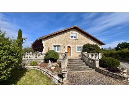 maison 150 m2 rénovée avec panneaux solaires  piscine et dép