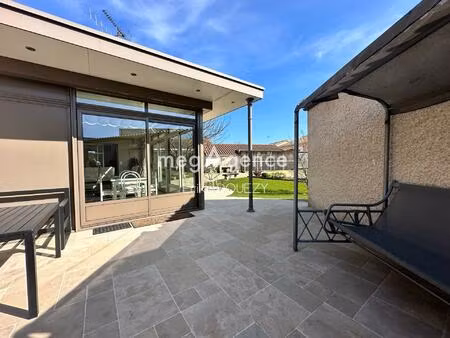 maison de 7 pièces de 215 m² avec dépendances