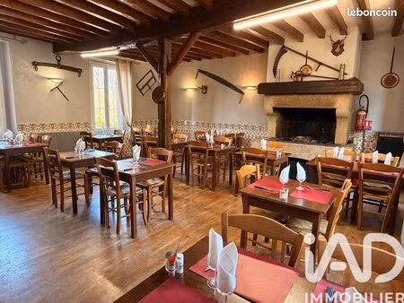 local 321 m² jouy