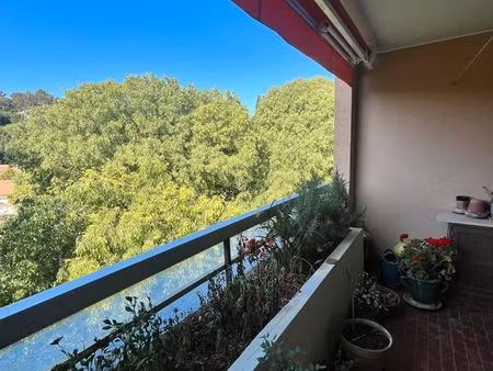 nîmes à proximité du jean-jaurés  dans une résidence sécurisée au dernier étage p4 avec te