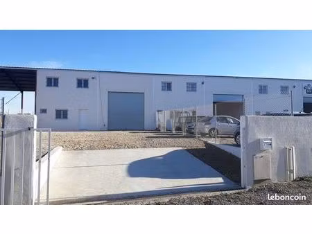 hangar  local commercial 220 m²