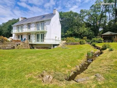 maison 5 pièces 153m2 (loi carrez)