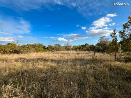 terrain constructible viabilisé 910 m2