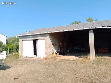 terrain constructible et hangar