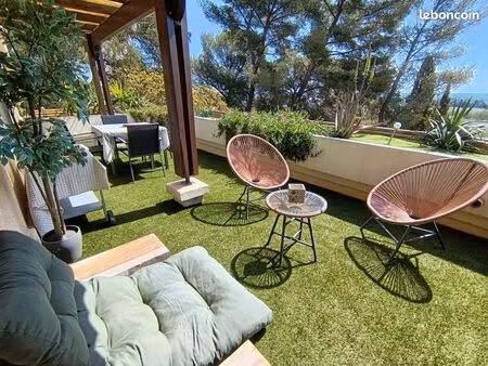 t2 46 4m² rénové + terrasse 20m² sans vis-à-vis vue pins - nîmes