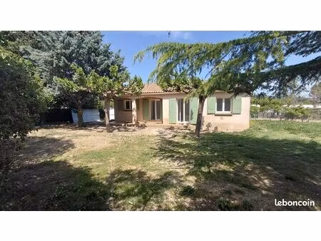 calvisson – villa 3 chambres  garage  beau terrain arboré au calme d'environ 880m2