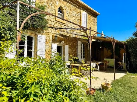 maison 7 pièces 208 m²
