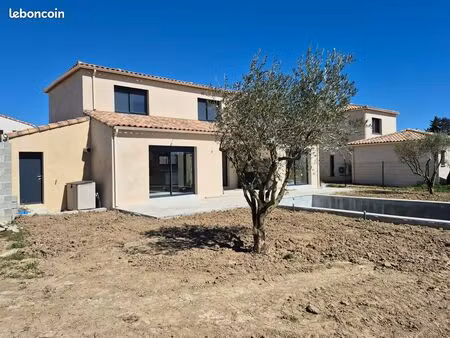 villa récente vue sur les vignes