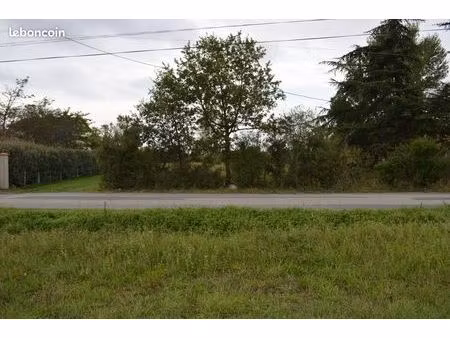 terrain à bâtir proche du cv de revel