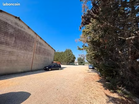 local 700 m² bouloc