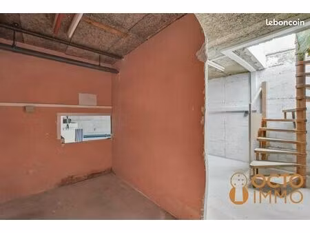 local d'activité 77 m²